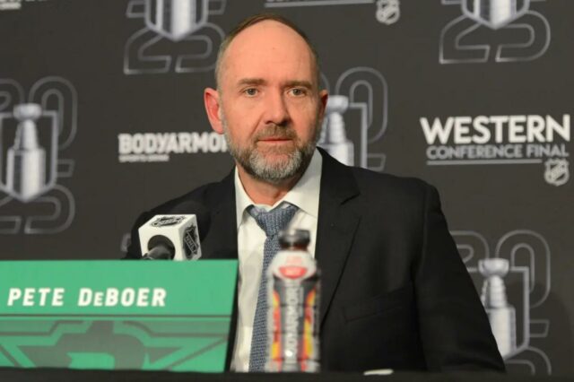 Os ilhéus pularam na linha para prender Pete DeBoer com O técnico Peter DeBoer do Dallas Stars fala à mídia após a derrota de seu time contra o Edmonton Oilers no terceiro jogo das finais da Conferência Oeste dos playoffs da Stanley Cup de 2025 em Rogers Place em 12 de maio de 2025, em Edmonton, Alberta, Canadá.