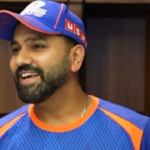 Os indianos de Mumbai comemoram a jornada de 15 anos de Rohit Sharma com a franquia