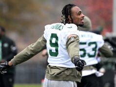 Os jatos escolhem a opção Will McDonald como planos da equipe para uma dupla dinâmica de pass-rushing O lado defensivo dos Jets, Will McDonald IV (9), se alonga durante o treino em Florham Park, NJ.