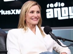 Os jeans com punho de Cameron Diaz são um truque inteligente (e chique) para roupas de primavera Chrissy Teigen é vista em 26 de março de 2026 em Los Angeles, Califórnia.