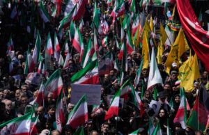 Os mercados de previsão estão de volta aos holofotes – desta vez por causa da guerra no Irão ARQUIVO - O site do mercado de previsão da Polymarket é exibido na tela de um computador, 11 de janeiro de 2026, em Nova York. (Foto AP/Wyatte Grantham-Philips, arquivo)