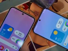 Os mid-rangers 2026 da Samsung chegaram aos EUA Vista traseira do Samsung Galaxy A57 e do Galaxy A37, mostrando suas configurações de câmera tripla em um fundo geométrico verde.