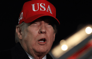 Os piores marcos eleitorais do ano para Donald Trump até agora President Donald Trump speaks the the media after disembarking from Air Force One on April 12, 2026 at Joint Base Andrews, Maryland.