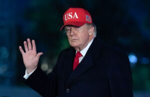 Os preços do petróleo disparam enquanto Trump planeia a sua própria repressão ao Estreito de Ormuz e critica a NATO por não ter ajudado a derrotar o Irão: “Eles não estavam lá para nos apoiar” Os preços do petróleo subiram mais de 100 dólares por barril, à medida que os mercados reagiram ao anúncio de Donald Trump de um bloqueio que impede o acesso ao Estreito de Ormuz para navios com destino ao Irão.