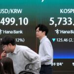 Os preços do petróleo retomam a subida e os mercados asiáticos diminuem enquanto os EUA se preparam para o bloqueio do estreito