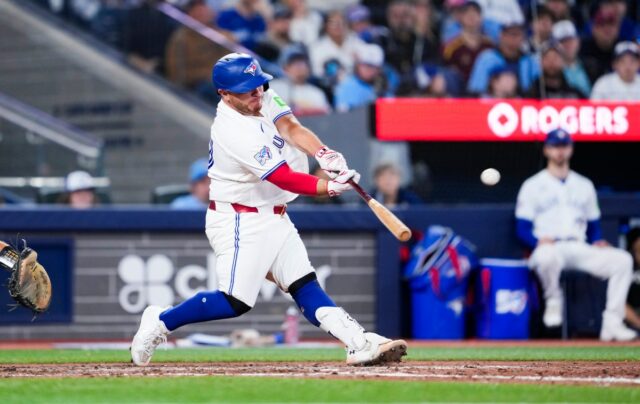 Os problemas com lesões dos Blue Jays continuam com All-Star Catcher agendado para cirurgia
