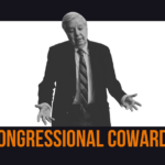 Nesta imagem de vídeo, o senador Ted Cruz, republicano do Texas, caminha para fazer o check-in de seu voo de volta aos EUA, no Aeroporto Internacional de Cancún, em Cancún, México, quinta-feira, 18 de fevereiro de 2021. (AP Photo/Dan Christian Rojas)