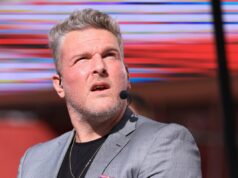 Os últimos comentários de Pat McAfee na WrestleMania provocam indignação nos fãs Pat McAfee and Randy Orton WWE SmackDown April 3, 2026