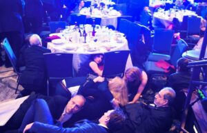 Oz Pearlman detalha o momento em que ele cruzou os olhos com POTUS durante as filmagens do WHCD GettyImages-2273156148 Donald Trump ataca suspeito de atirar após tiroteio no WHCD