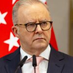 *refile* O primeiro-ministro Anthony Albanese e o primeiro-ministro de Cingapura, Lawrence Wong, durante uma coletiva de imprensa conjunta em Istana Villa, em Cingapura, em 10 de abril de 2026. fedpol Foto: Dominic Lorrimer