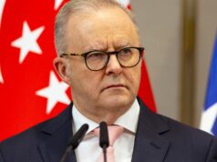 PM sinaliza revisão do NDIS, eliminando incentivos fiscais para investidores em uma prévia do orçamento *refile* O primeiro-ministro Anthony Albanese e o primeiro-ministro de Cingapura, Lawrence Wong, durante uma coletiva de imprensa conjunta em Istana Villa, em Cingapura, em 10 de abril de 2026. fedpol Foto: Dominic Lorrimer