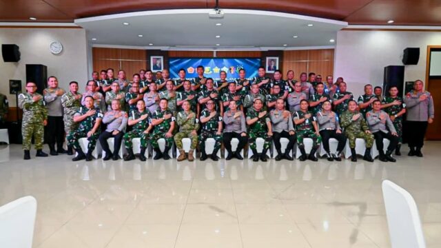 POM TNI-Propam Polri Sepakat Jaga Kebersamaan e Kesamaan Langkah Jalankan POM TNI-Propam Polri Sepakat Jaga Kebersamaan e Kesamaan Langkah Jalankan Tugas