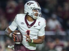 Packers assinam ACC QB de 7.600 jardas é reserva Jordan Love Green Bay Packers QB Kyron Drones