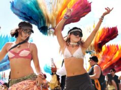 Pagar US$ 4.000 pelo seu ingresso para o Coachella? Este projeto de lei da Califórnia pode conter o escalpelamento Pagar US$ 4.000 pelo seu ingresso para o Coachella? Este projeto de lei da Califórnia pode conter o escalpelamento
