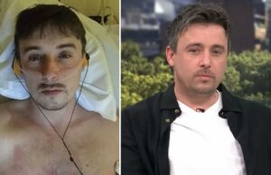 Pai solteiro, 26 anos, tem 10 centímetros de seu pênis amputados depois que o câncer corroeu uma ‘grande cratera’ Steven Hamill, um homem de 26 anos, vestindo uma camisa preta sobre uma camiseta branca, está sentado em um sofá azul, olhando diretamente para a câmera.