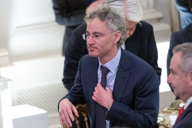 Palantir está supostamente ajudando o IRS a investigar crimes financeiros
