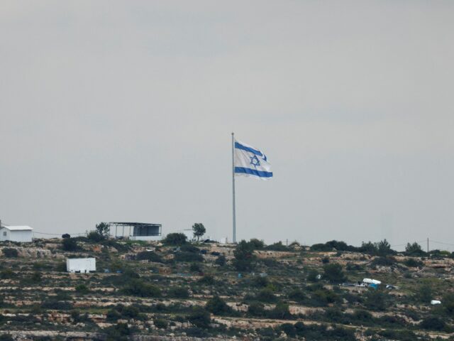 Palestinos horrorizados quando Israel aprova assentamentos na Cisjordânia ocupada
