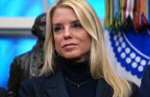 Pam Bondi deixa o cargo de procuradora-geral dos EUA após mandato polêmico Pam Bondi deixa o cargo de procuradora-geral dos EUA após mandato polêmico