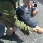 Imagens da câmera corporal da polícia divulgadas pela Scotland Yard mostram que a polícia prendeu um homem em Golders Green ontem