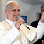 Papa Leão diz que comentários sobre o mundo ser “devastado por um punhado de tiranos” não foram dirigidos a Trump: relatório