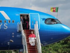 Papa Leão visita Camarões com mensagem de paz em meio a ataques de Trump Papa Leão visita Camarões com mensagem de paz em meio a ataques de Trump