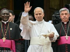 Papa diz que o mundo está sendo devastado por um punhado de tiranos e condena líderes que gastam bilhões em guerras – após os ataques de Trump nas redes sociais O Papa afirmou que o mundo está “sendo devastado por um punhado de tiranos” à medida que sua rivalidade com Donald Trump aumenta