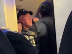 Passageiro da Delta tenta abrir a porta enquanto está atrasado na pista Yahoo news home