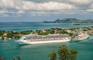 Passageiros de cruzeiro debatem churrasco versus frango e waffles com a estreia do novo menu de almoço grátis Passageiros de cruzeiro debatem churrasco versus frango e waffles com a estreia do novo menu de almoço grátis