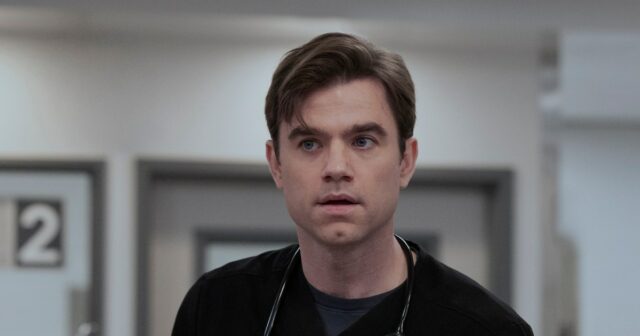 Patrick Ball diz que quase apareceu no esboço 'Pitt' do SNL. Em vez disso, ele assistiu do escritório de Lorne Michaels - com Isa Briones
