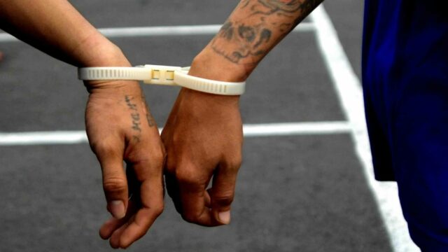 Pelaku Penipuan Jual Beli Motor Ditangkap Polisi, Modusnya Pakai Seragam Pelaku Penipuan Jual Beli Motor Ditangkap Polisi, Modusnya Pakai Seragam TV Swasta