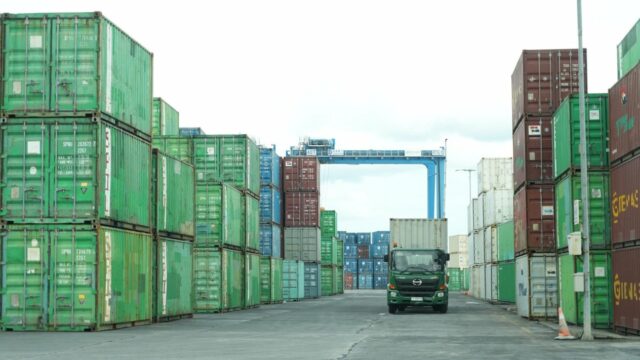 Pelindo Terminal Petikemas Tunjukkan Kinerja Positivo de Tengah Gejolak Global
