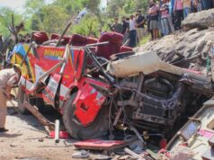 Pelo menos 21 mortos em acidente de ônibus no desfiladeiro da Caxemira Pelo menos 21 mortos em acidente de ônibus no desfiladeiro da Caxemira