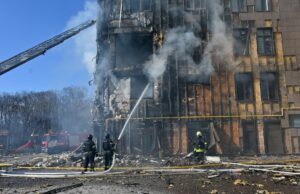 Pelo menos quatro pessoas mortas em ataques russos na Ucrânia Pelo menos quatro pessoas mortas em ataques russos na Ucrânia