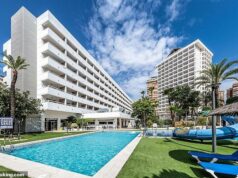 Pelo menos sete feridos após quarto de hotel em Benidorm desabar sobre turistas no domingo de Páscoa Pelo menos sete pessoas ficaram feridas depois que o teto do hotel Poseidón Palace em Benidorm (foto) desabou sobre os turistas no domingo de Páscoa