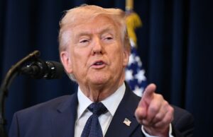 Perguntas sobre o discurso do jantar dos correspondentes de Trump na Casa Branca não podem parar a festa Perguntas sobre o discurso do jantar dos correspondentes de Trump na Casa Branca não podem parar a festa