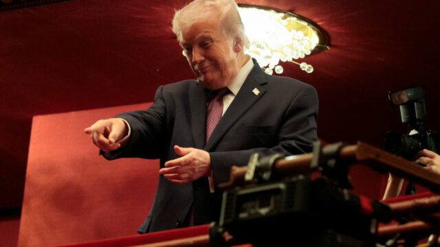 Pesquisa: Kepercayaann Public ke Trump Anjlok, Stabilitas Emosinya Dipertanyakan
