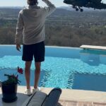 Os pilotos do Exército que sobrevoaram dois helicópteros perto da mansão de Kid Rock no Tennessee tiveram sua suspensão suspensa