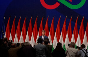 Peter Magyar, da Hungria, pede convocação antecipada do parlamento Peter Magyar, da Hungria, pede convocação antecipada do parlamento