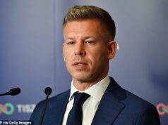 Peter Magyar é eleito primeiro-ministro da Hungria: novo líder agradece aos eleitores ao derrotar o aliado de Trump, Viktor Orbán, após 16 anos no poder O líder húngaro, Viktor Orban, admitiu a derrota ao seu rival Peter Magyar (foto)