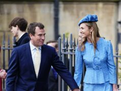 Peter Phillips e sua noiva Harriet Sperling exibem sua família real mesclada com suas duas filhas e a filha dela, de 13 anos, presentes no serviço religioso de Páscoa em Windsor Peter Phillips e Harriet Sperling exibiram sua família real mesclada enquanto participavam do culto do Domingo de Páscoa em Windsor hoje