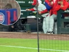 Phillies aterrorizado enquanto ratos correm para o abrigo durante a sétima derrota consecutiva Um rato pousa em cima de um saco de bolas dos Cubs perto do banco de reservas dos Phillies em 21 de abril de 2026.