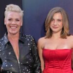 Pink traz a filha Willow, de 14 anos, como acompanhante para a estreia na Broadway