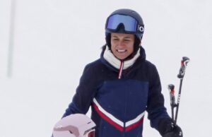 Pippa Middleton põe as filhas Grace e Rose à prova nas férias de esqui em família – mas será que o pai James gostaria de poder sair para um pouco de pista e sossego? Pippa Middleton, 42, guia suas filhas Grace, de cinco anos, e Rose, de três, pela neve em férias de esqui em família nos Alpes franceses