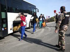Polícia do Reino Unido prende homem depois que quatro morrem durante tentativa de travessia do Canal da Mancha Polícia do Reino Unido prende homem depois que quatro morrem durante tentativa de travessia do Canal da Mancha