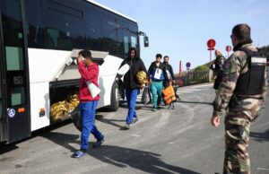 Polícia do Reino Unido prende homem depois que quatro morrem durante tentativa de travessia do Canal da Mancha Polícia do Reino Unido prende homem depois que quatro morrem durante tentativa de travessia do Canal da Mancha