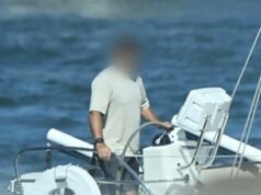 Polícia encontra 200 kg de cocaína a bordo de catamarã navegando ao longo do rio Aussie A polícia acusou um homem depois que 200 quilos de cocaína foram descobertos a bordo de um catamarã que navegava no rio Tweed, perto da fronteira entre Queensland e NSW.