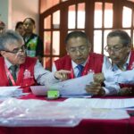 Polícia invade autoridades eleitorais do Peru após protestos pela lentidão na contagem de votos