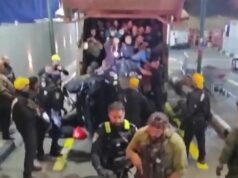 Polícia israelense descobre 70 homens dentro de caminhão de lixo Polícia israelense descobre 70 homens dentro de caminhão de lixo