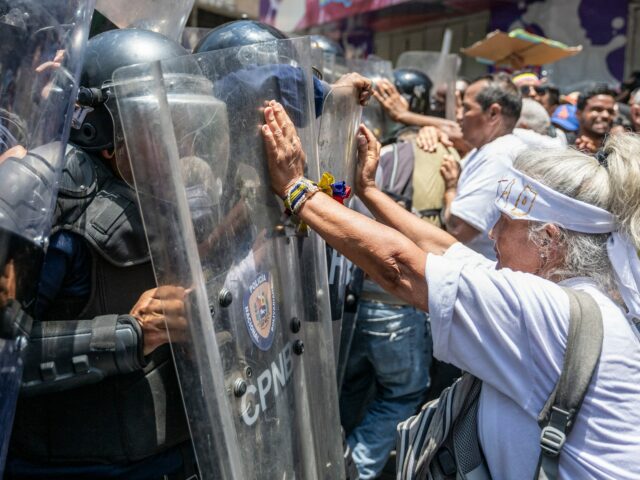 Polícia na Venezuela bloqueia manifestantes que pedem salários e pensões mais altos
