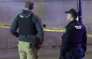 Polícia procura jovem de 17 anos por tentativa de homicídio em tiroteio perto da Universidade de Iowa, dizem autoridades Yahoo news home